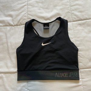 Nike womans workout cropped top hypebeast black